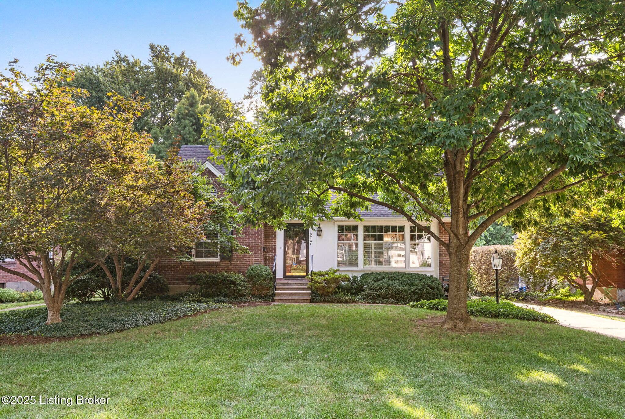 217 Don Allen Road Louisville, KY 40207 - Photo 1 of 49 217 Don Allen Rd-4