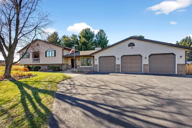 $599,000 | 7009 Barber Circle, West Bend, WI 53090