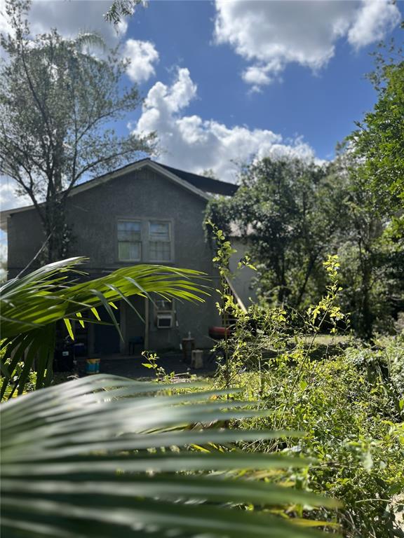 a view of a backyard of the house