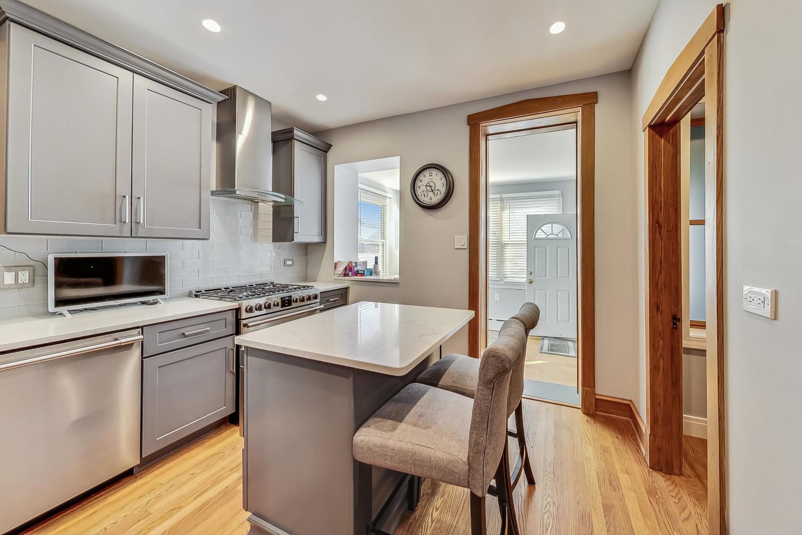 3929 North Drake Avenue Chicago, IL 60618 - Photo 15 of 60
