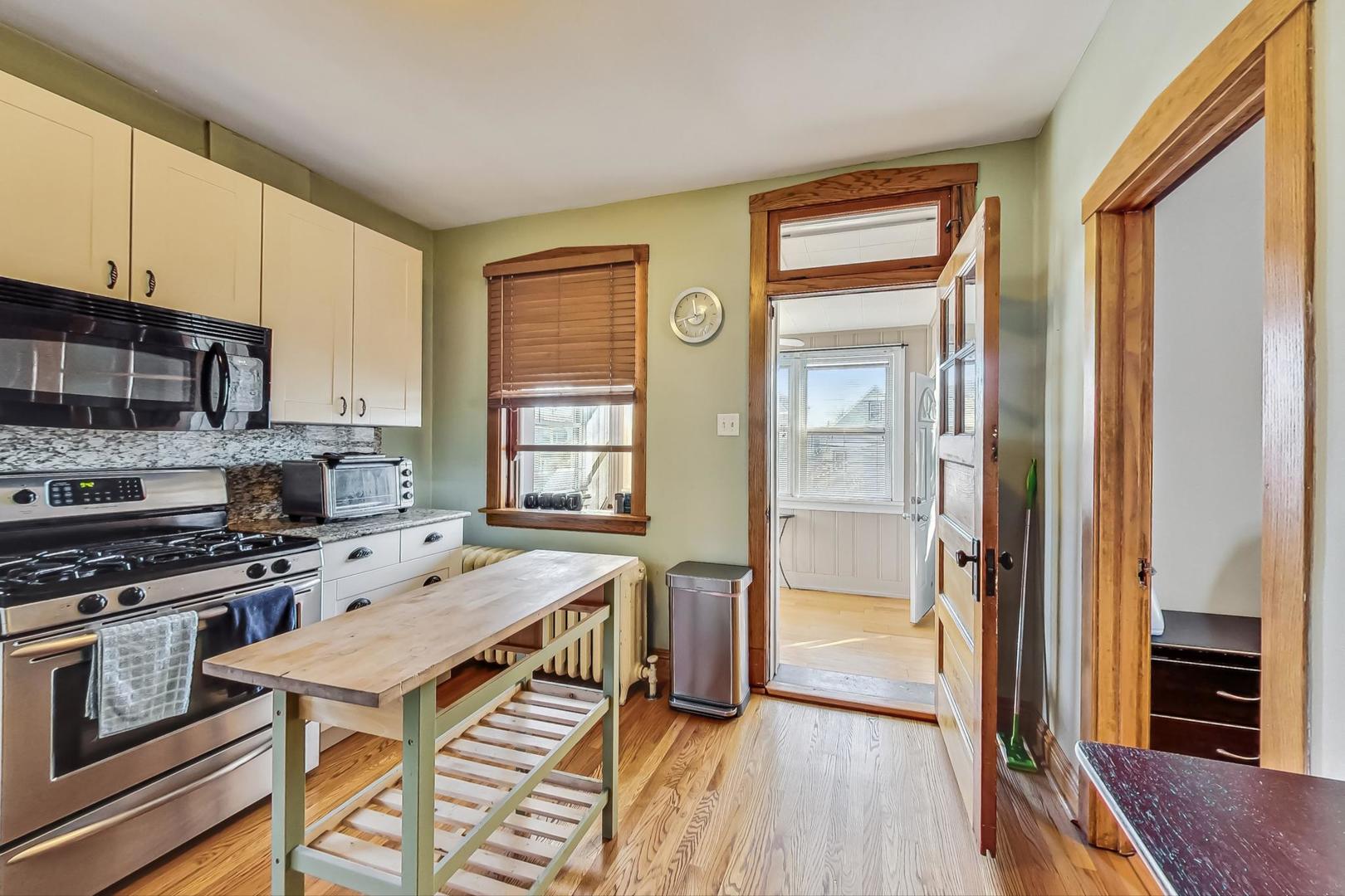 3929 North Drake Avenue Chicago, IL 60618 - Photo 32 of 60