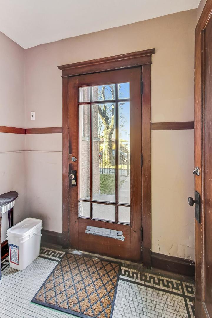 3929 North Drake Avenue Chicago, IL 60618 - Photo 4 of 60 a bathroom with a toilet