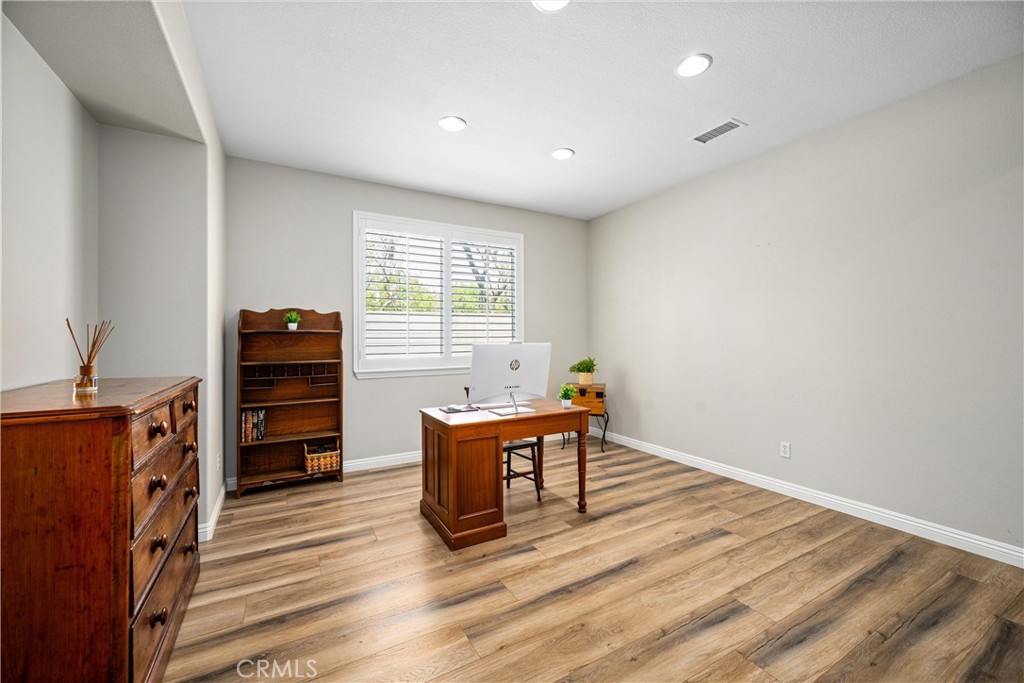 28264 Spring Creek Way Menifee, CA 92585 - Photo 4 of 35 Flex space currently used as an office