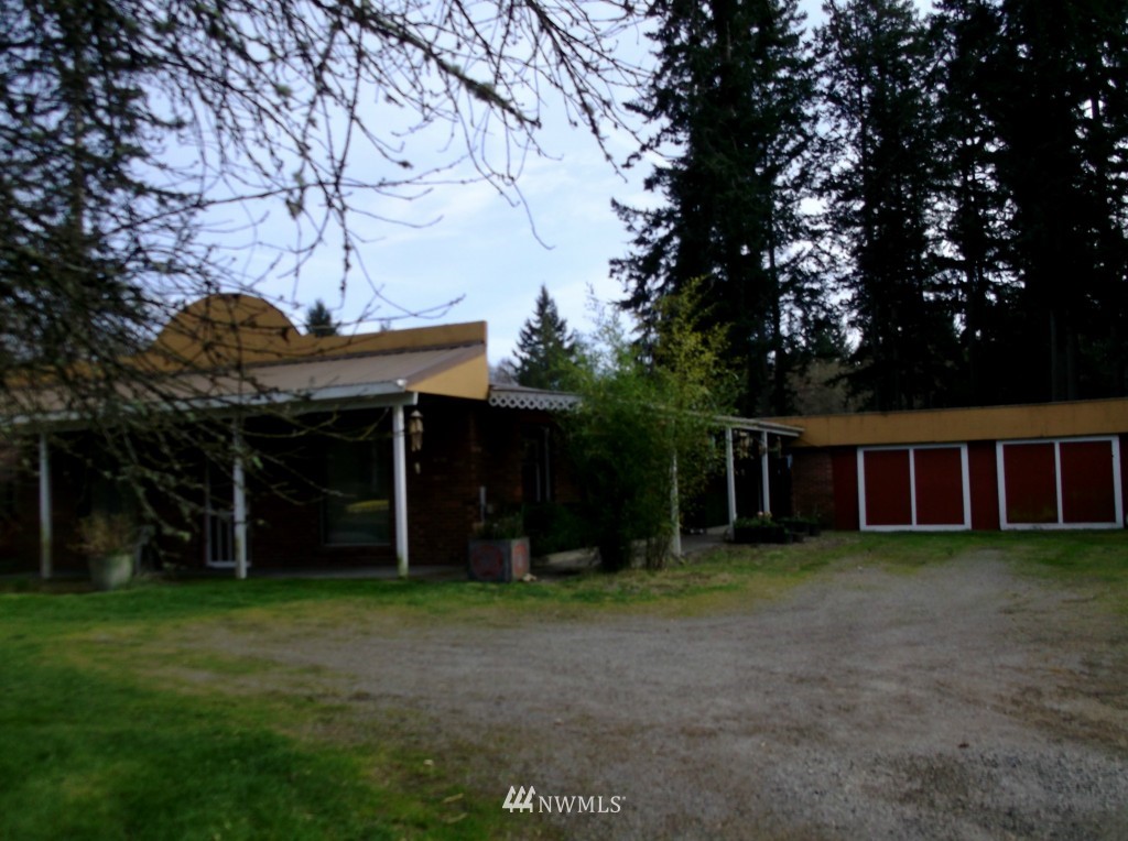 4108 Glendale Road Clinton, WA 98236 - Photo 3 of 15 Gallery Image 3