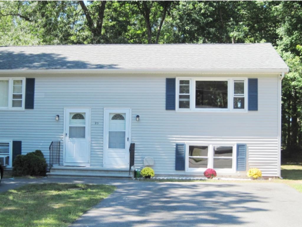 25 R Derryfield Road, Unit 25 Derry, NH 03038 - Photo 2 of 13