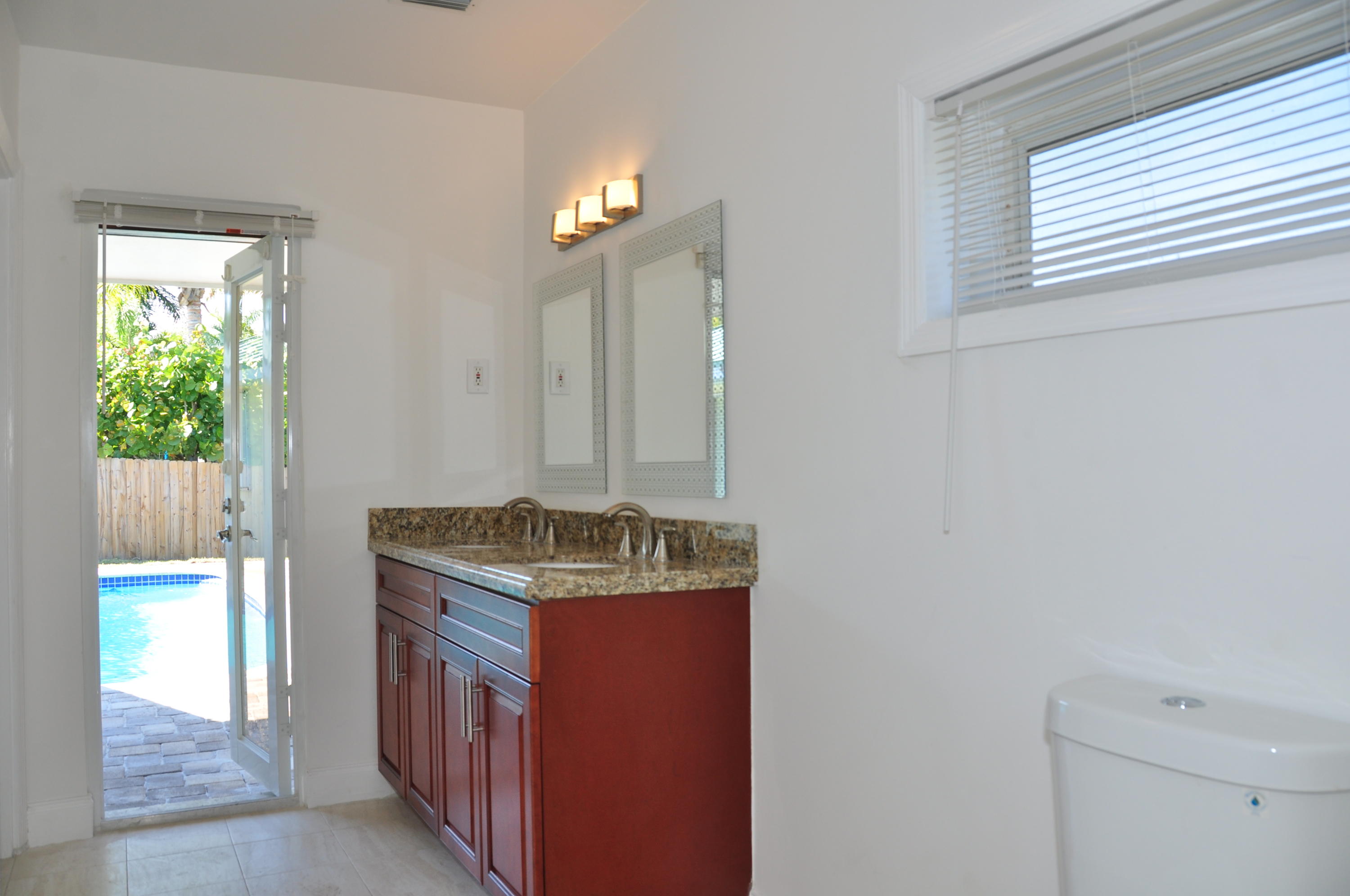 1366 Southwest 5th Avenue Boca Raton, FL 33432 - Photo 23 of 27 22_SJ57XG_still_bn