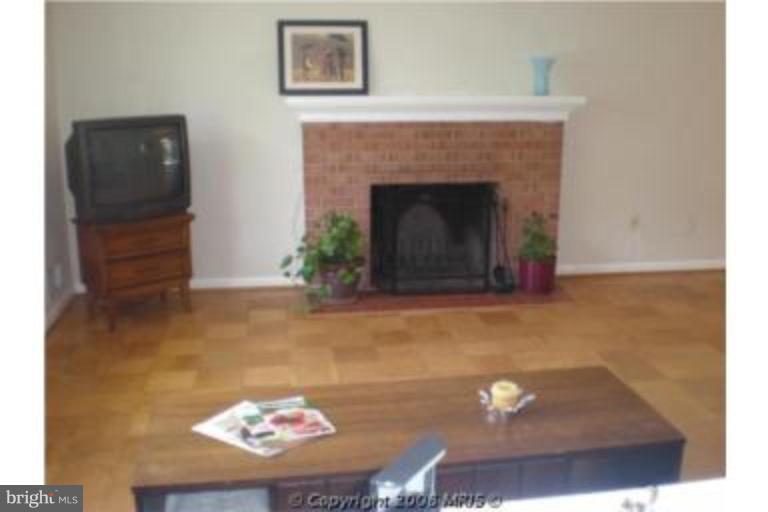 5414 Moultrie Road Springfield, VA 22151 - Photo 12 of 19 Living Room