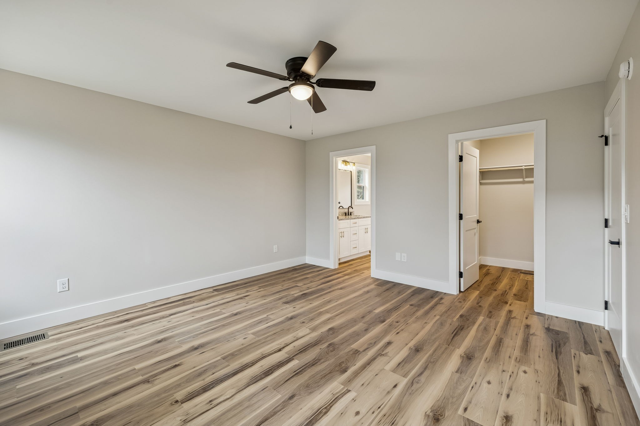 108 Read Avenue Carthage, TN 37030 - Photo 9 of 21 a view of empty room with wooden floor and ceiling fan