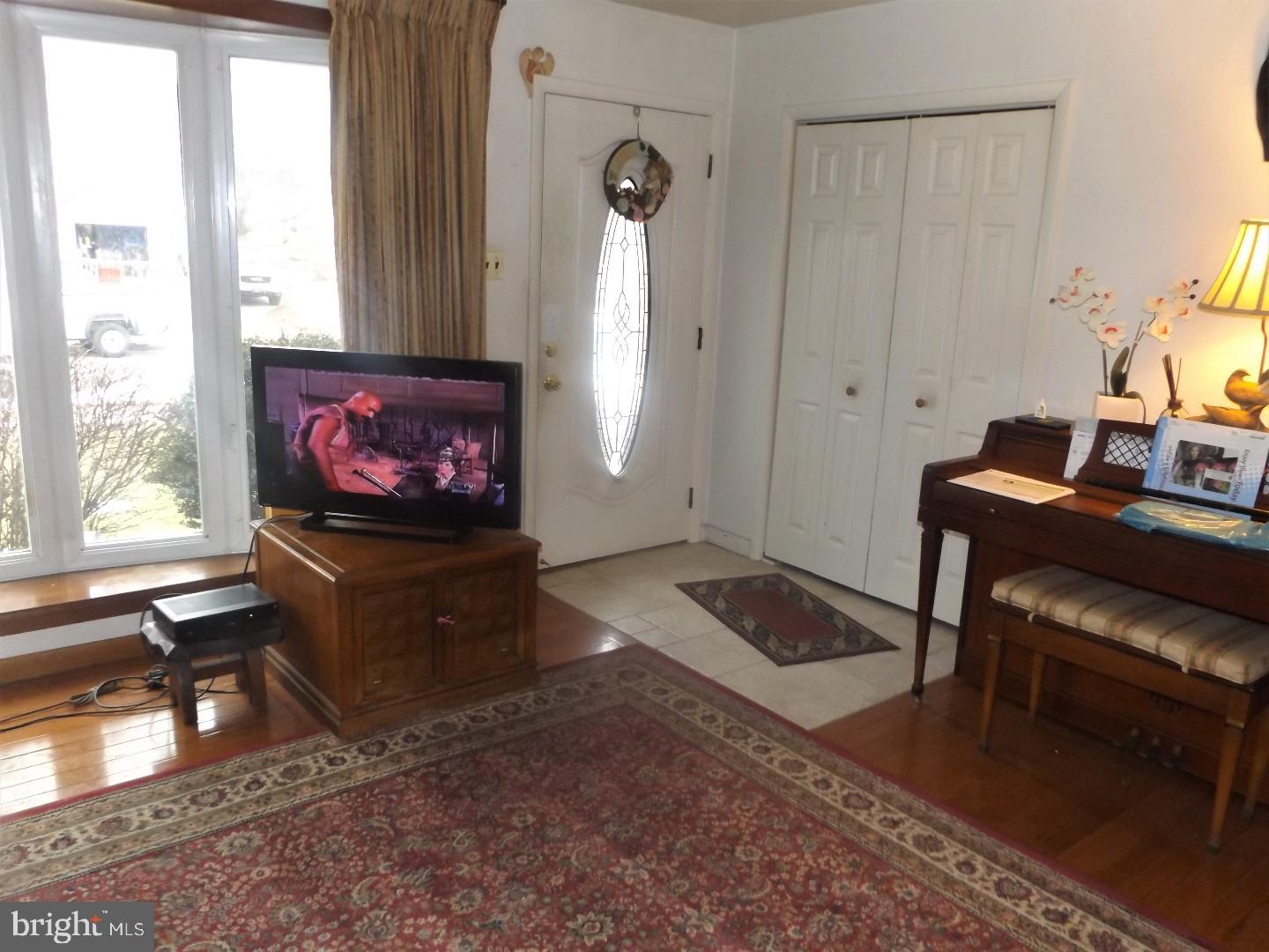1008 Windsor Road Warminster, PA 18974 - Photo 2 of 13