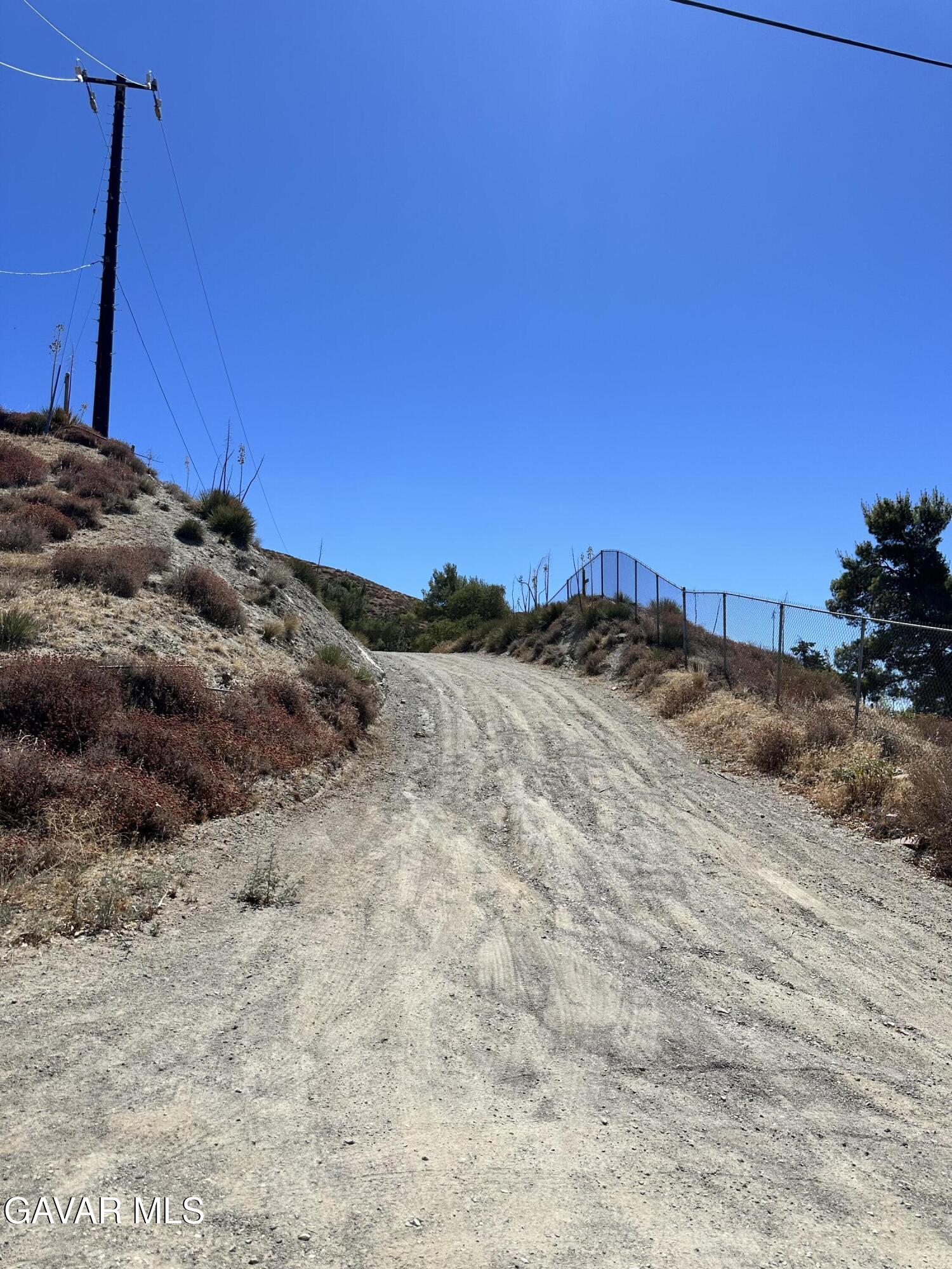 90th Street West Palmdale, CA 93551 - Photo 4 of 10 a view of a dry yard