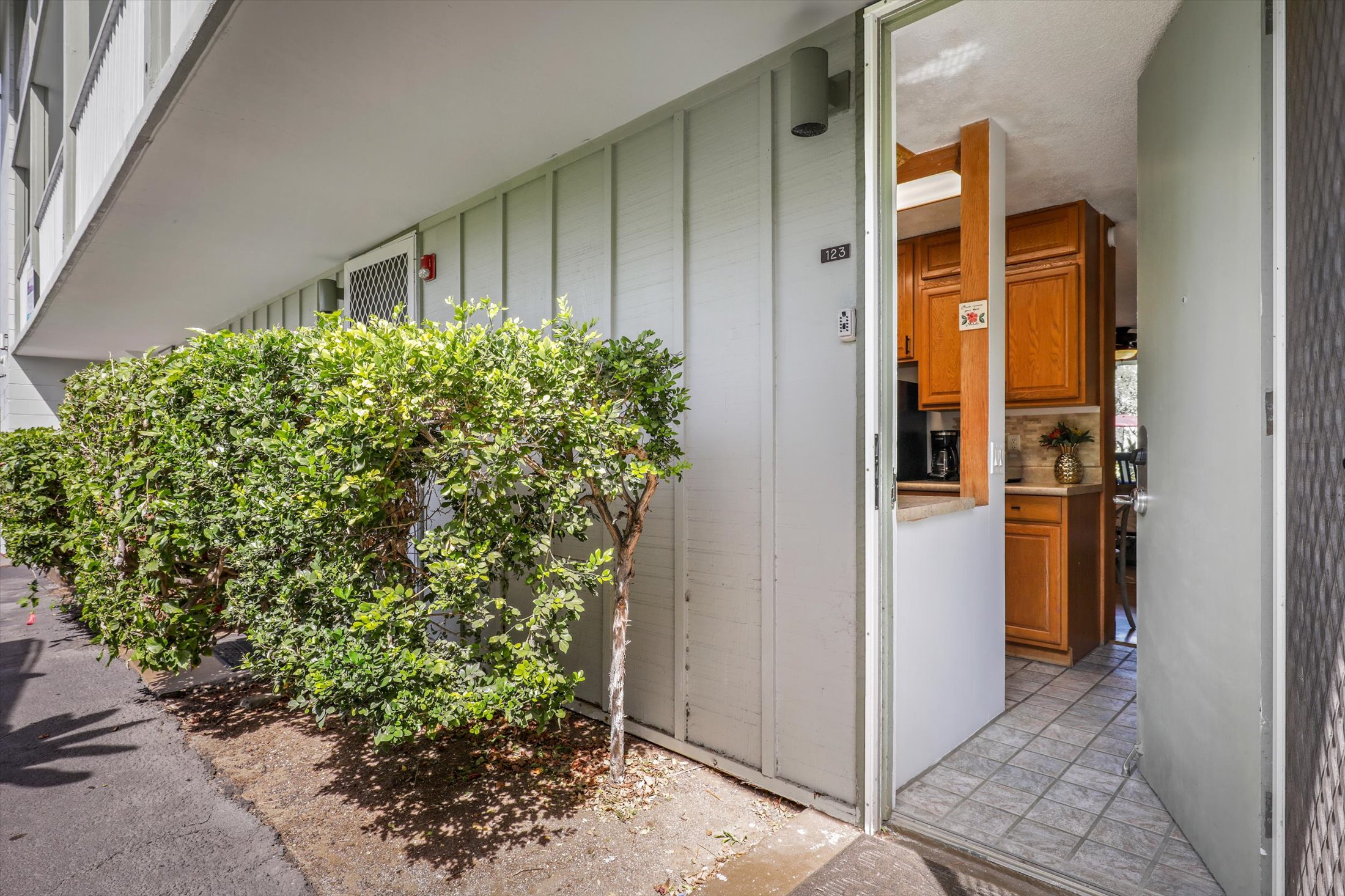 75-5776 Kuakini Highway, Unit 123 Kailua-Kona, HI 96740 - Photo 4 of 26 a view of a house with a backyard