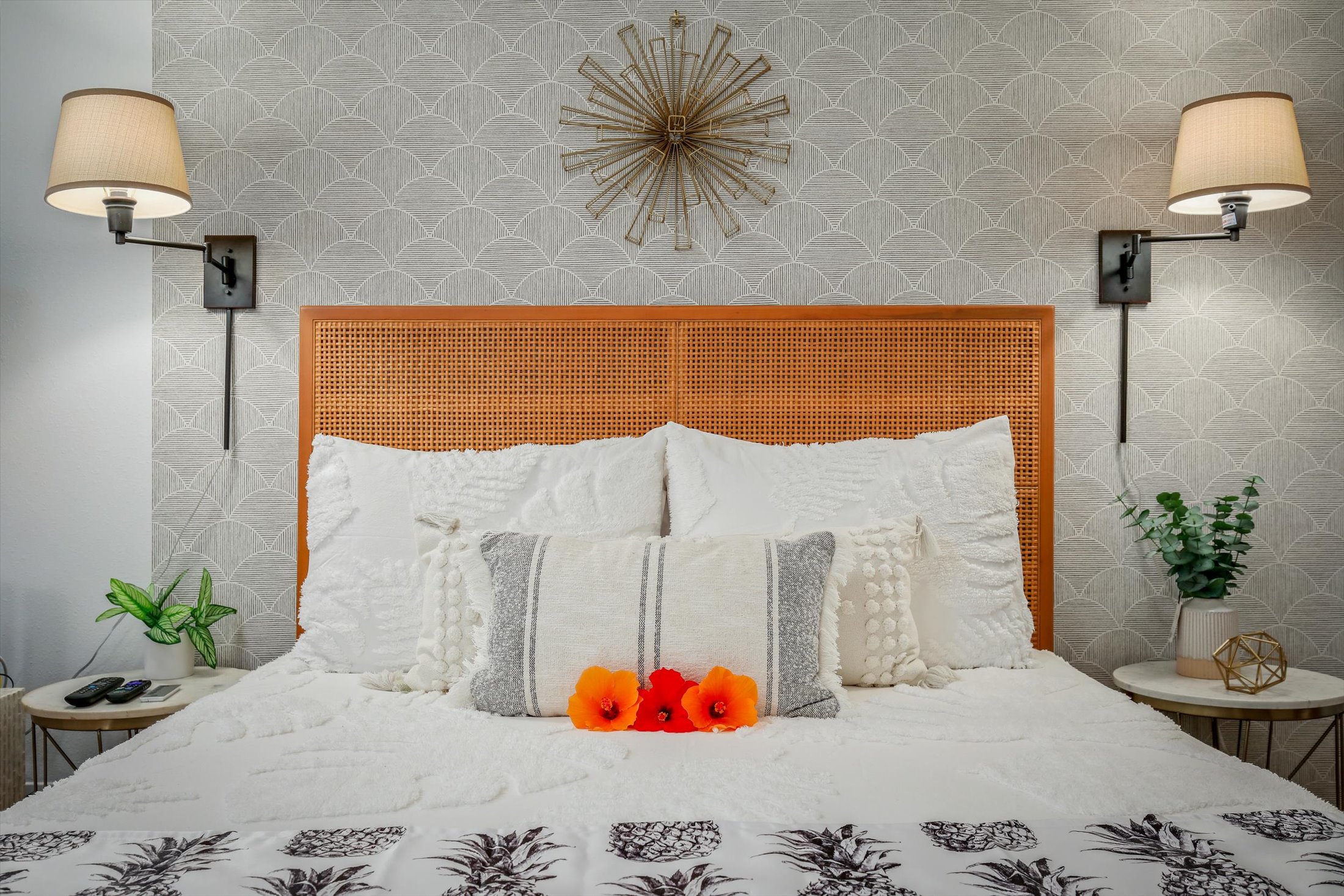 75-5776 Kuakini Highway, Unit 123 Kailua-Kona, HI 96740 - Photo 10 of 26 a bedroom with a bed and a potted plant