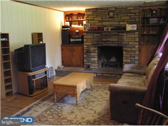 960 York Rd. Warminster, PA 18974 - Photo 2 of 12 Living Room