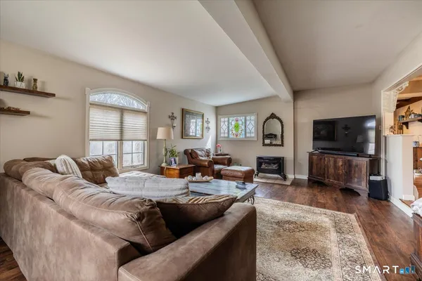 $675,000 | 5 Mt Pleasant Road, Newtown, CT 06470