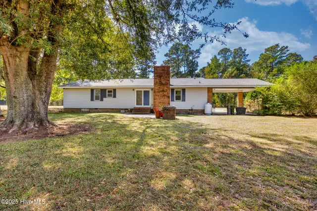 $295,000 | 320 Neil Maxwell Road, Raeford, NC 28376