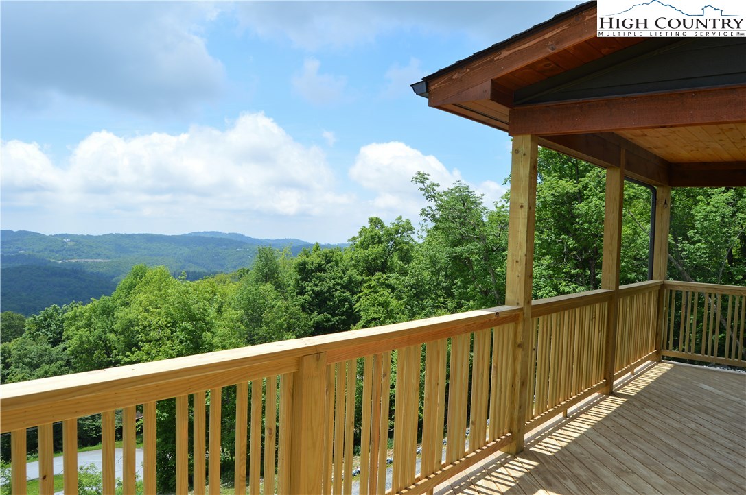 375 Golden Ridge Road Blowing Rock, NC 28605 - Photo 3 of 11 Gallery Image 3