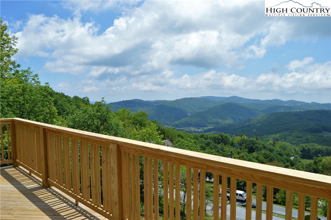 375 Golden Ridge Road Blowing Rock, NC 28605 - Photo 4 of 11 Gallery Image 4