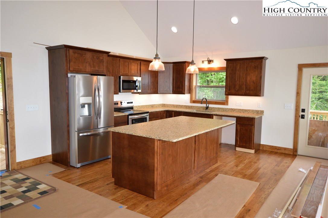 375 Golden Ridge Road Blowing Rock, NC 28605 - Photo 8 of 11 Gallery Image 8