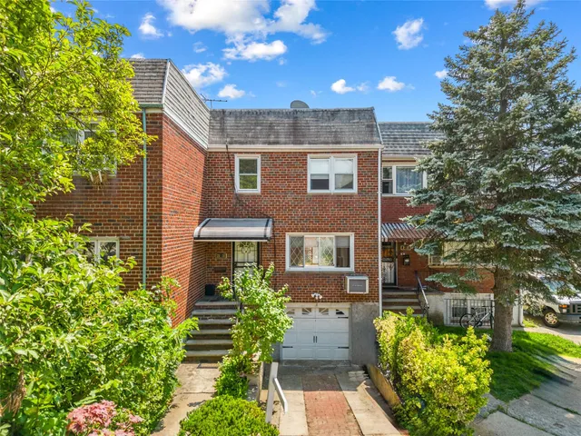 $990,000 | 25-31 Bayside Lane | Murray Hill - Flushing