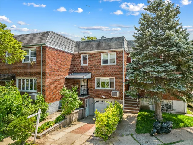 $990,000 | 25-31 Bayside Lane | Murray Hill - Flushing