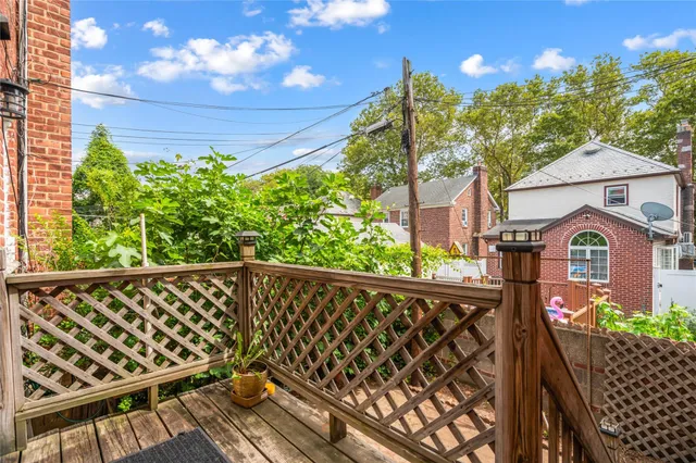 $990,000 | 25-31 Bayside Lane | Murray Hill - Flushing