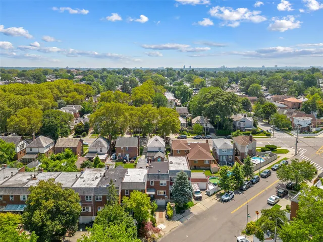 $990,000 | 25-31 Bayside Lane | Murray Hill - Flushing