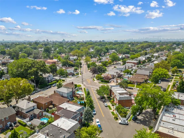 $990,000 | 25-31 Bayside Lane | Murray Hill - Flushing