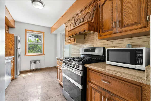 $990,000 | 25-31 Bayside Lane | Murray Hill - Flushing