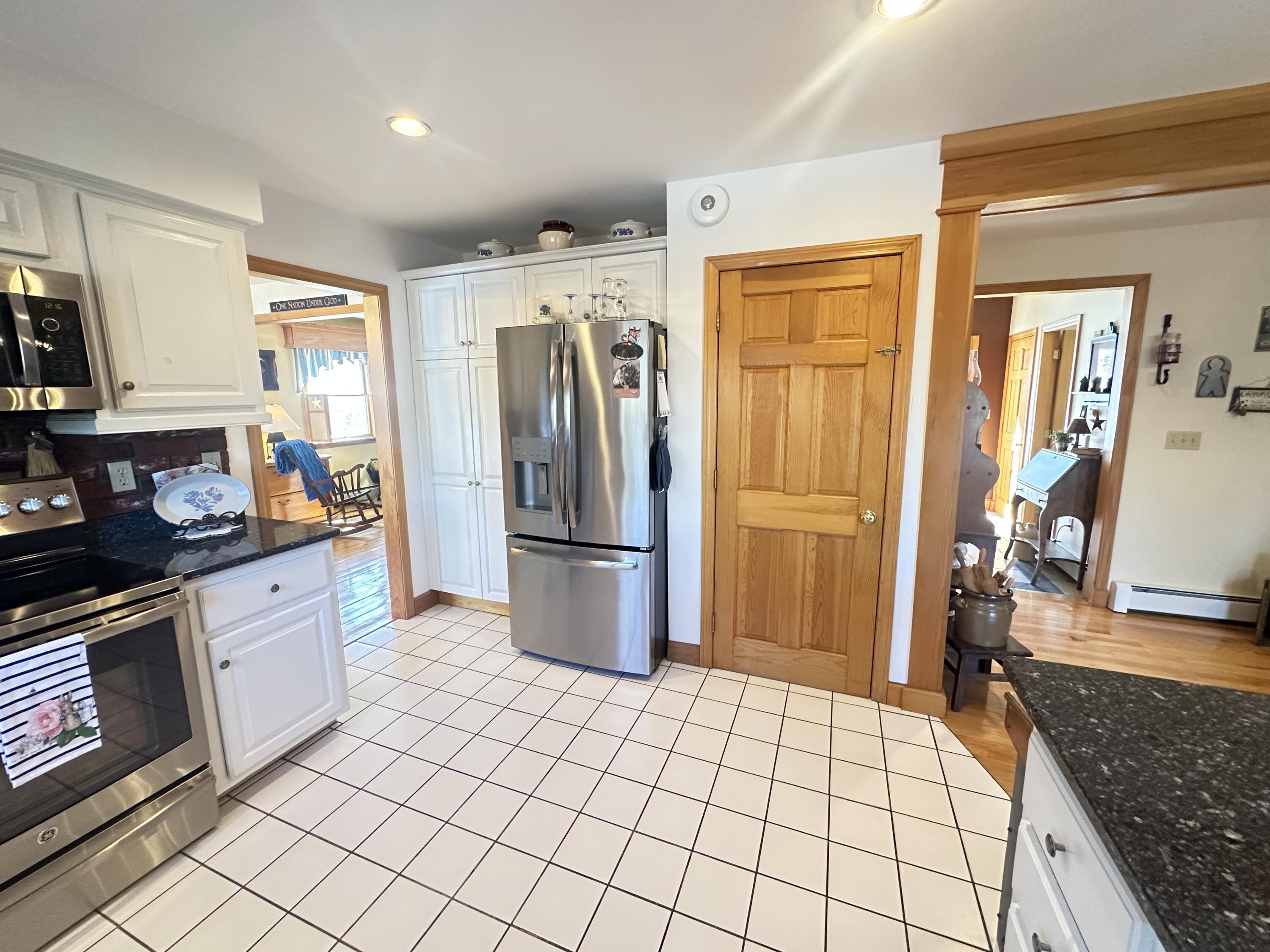88 Sweet Road Lincoln, ME 04457 - Photo 13 of 35