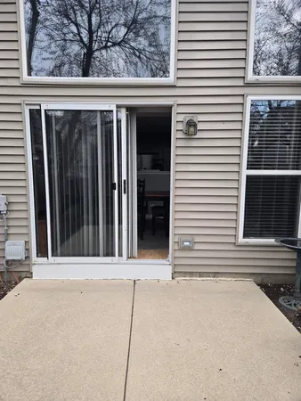 $2,500 | 1328 Shawford Way, Elgin, IL 60120