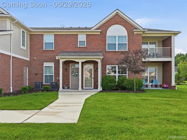 $295,000 | 21936 Andover Drive, Macomb, MI 48042