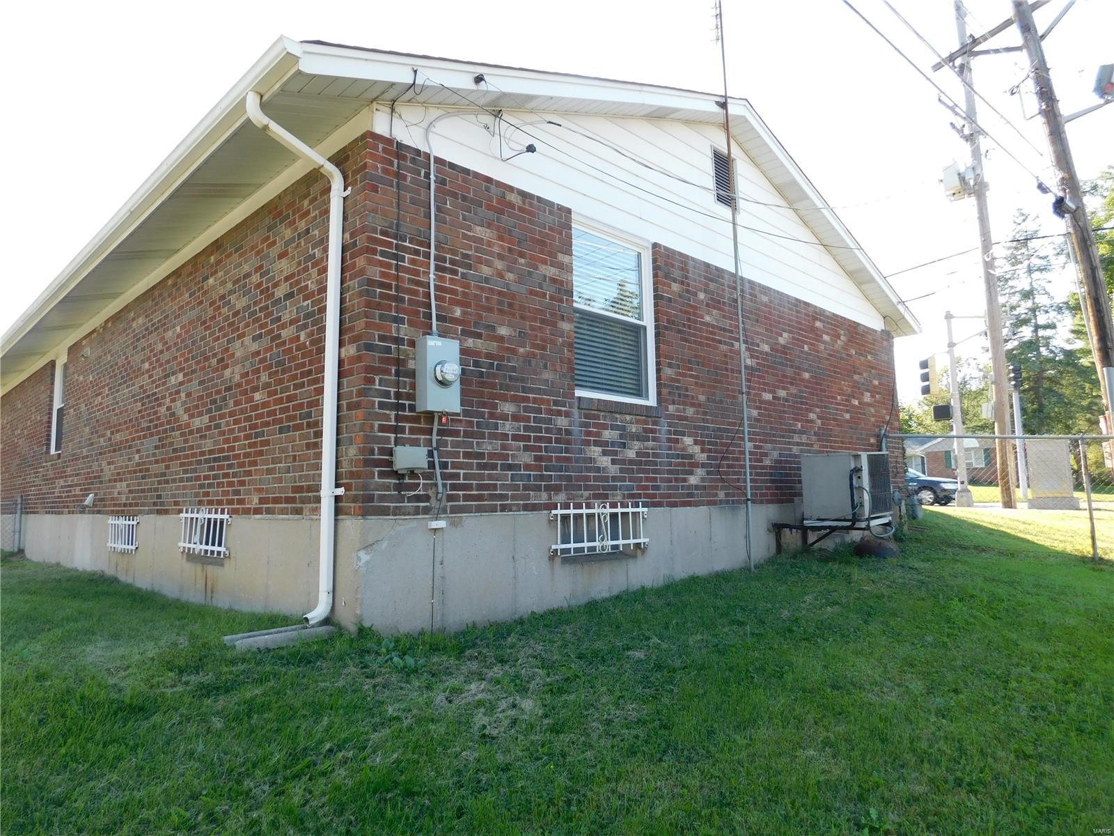 7310 Howdershell Road Hazelwood, MO 63042 - Photo 2 of 46 Gallery Image 2
