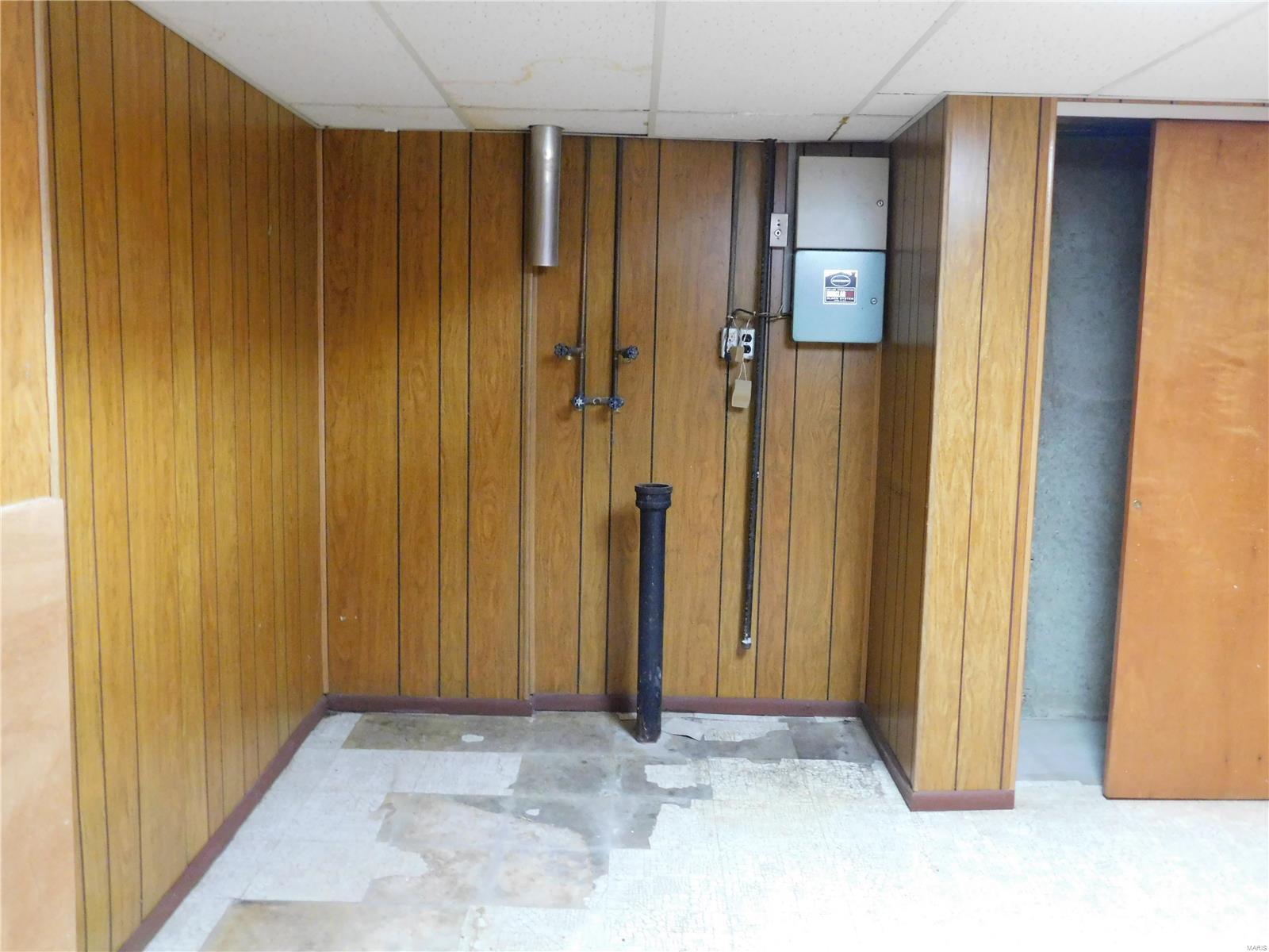 7310 Howdershell Road Hazelwood, MO 63042 - Photo 35 of 46 Gallery Image 35