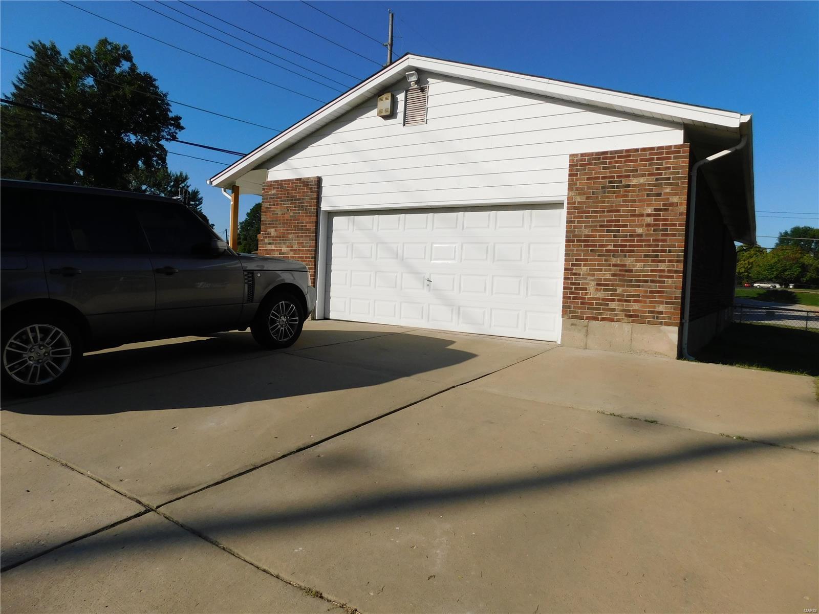 7310 Howdershell Road Hazelwood, MO 63042 - Photo 5 of 46 Gallery Image 5
