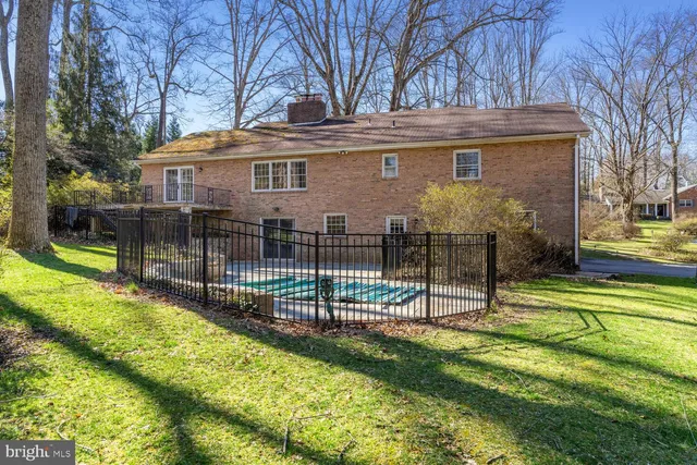 a view of a house with a backyard and a tree