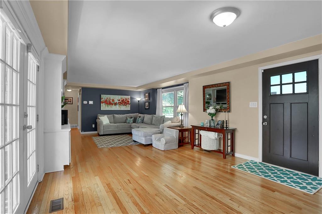 5226 Fall Creek Road Indianapolis, IN 46220 - Photo 4 of 46