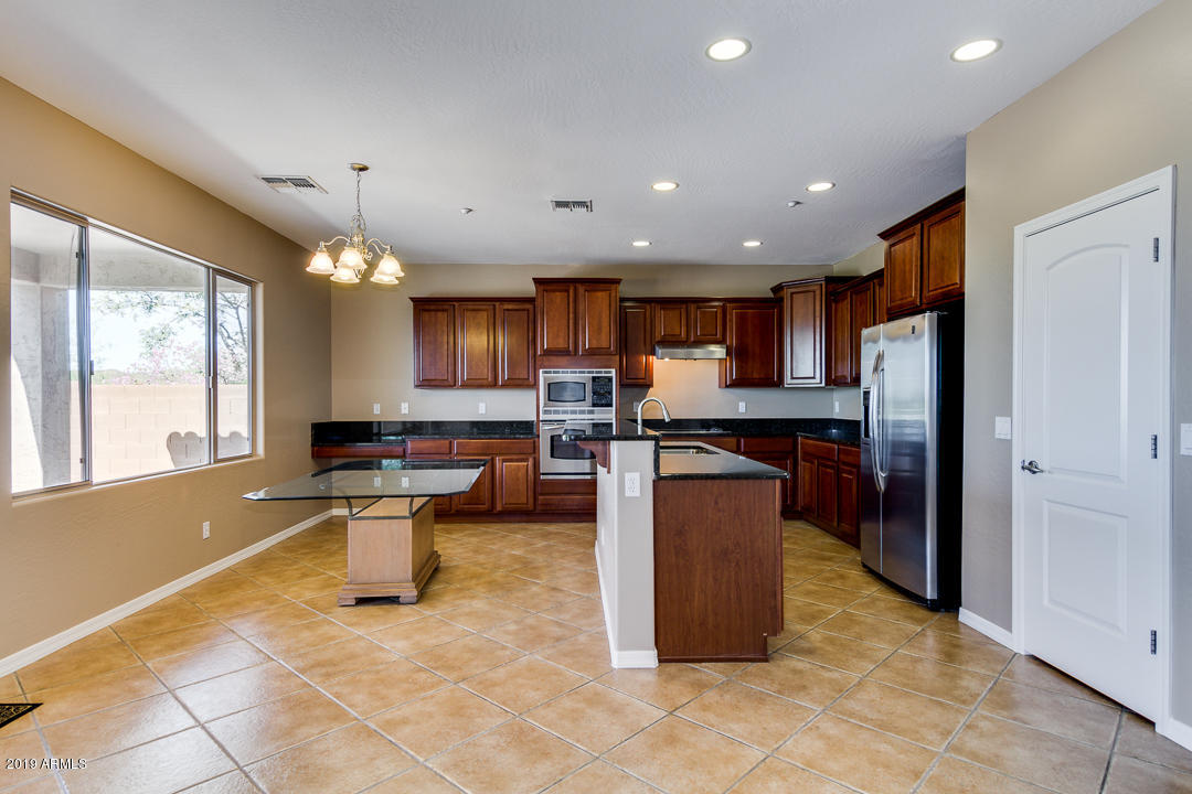 9121 West Plum Road Peoria, AZ 85383 - Photo 17 of 69 18-Plum