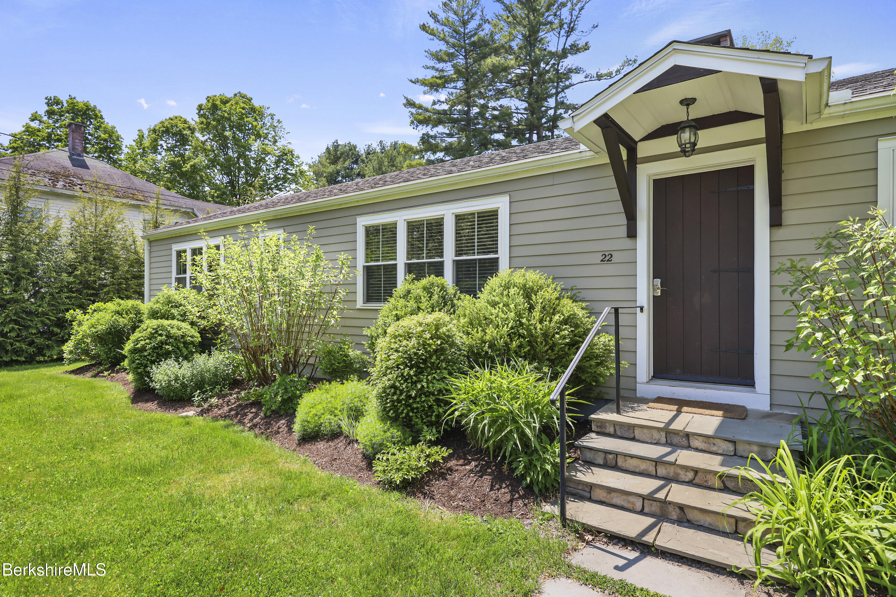 22 Goodrich Street Stockbridge, MA 01262 - Photo 3 of 29 15 Exterior Front