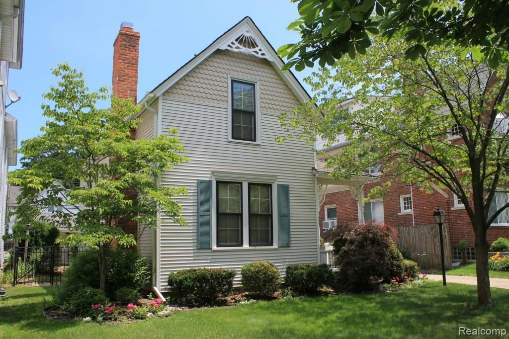 338 Rivard Boulevard Grosse Pointe, MI 48230 - Photo 3 of 53 IMG_0892.jpg