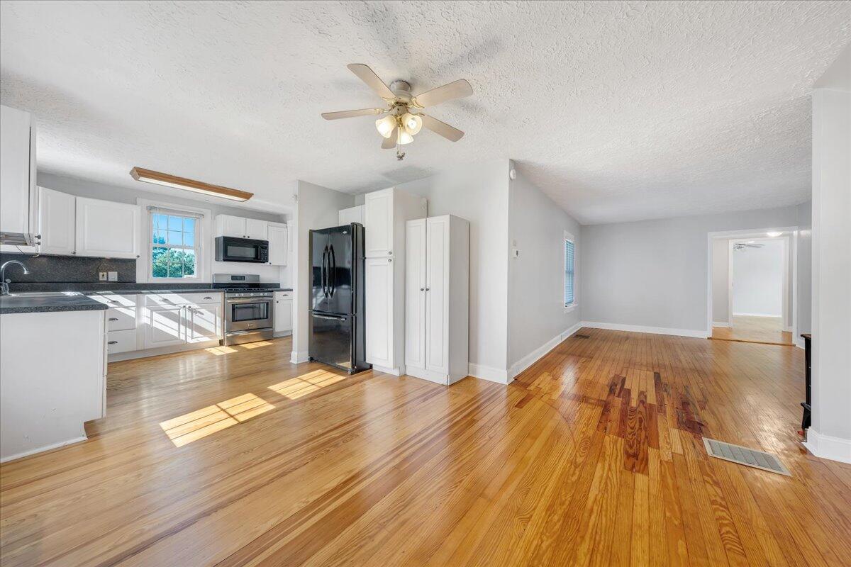 4418 Cove Road Roanoke, VA 24017 - Photo 17 of 56 17-MIB01586