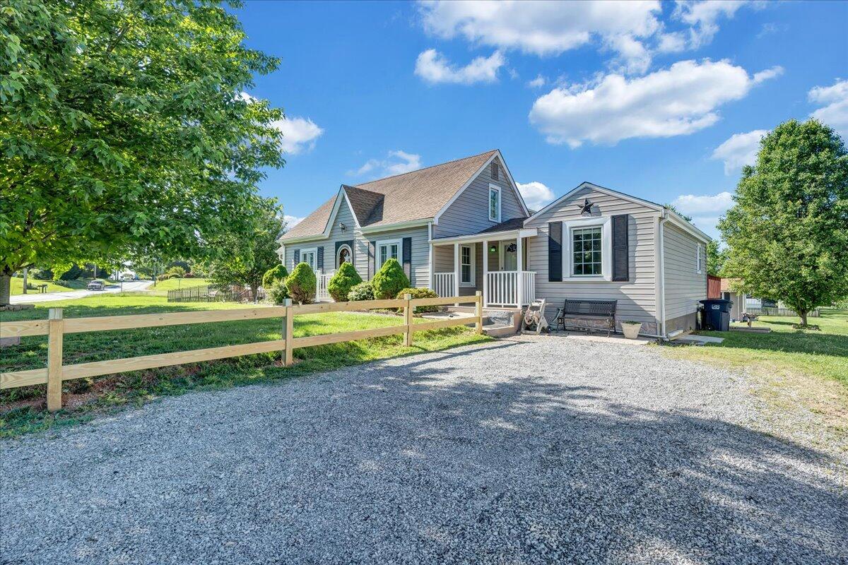 4418 Cove Road Roanoke, VA 24017 - Photo 3 of 56 THE EXPERIENCE IS REAL