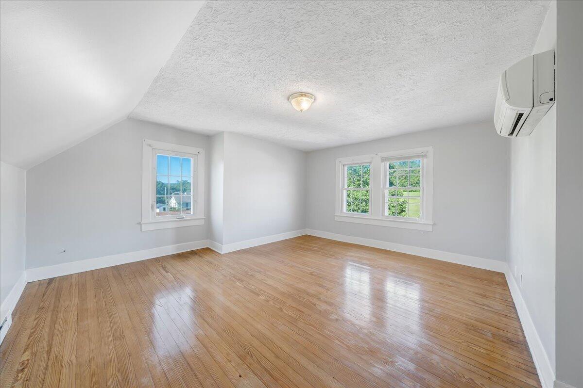 4418 Cove Road Roanoke, VA 24017 - Photo 34 of 56 26-MIB01613
