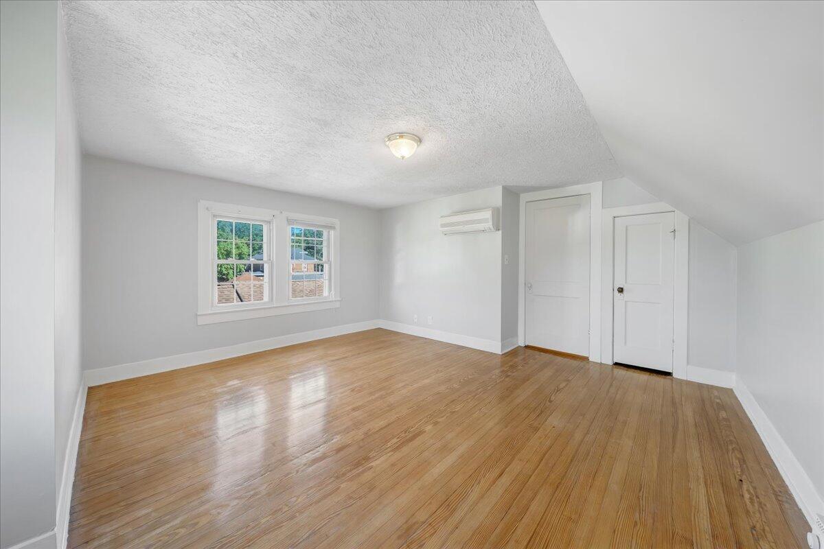 4418 Cove Road Roanoke, VA 24017 - Photo 35 of 56 27-MIB01616