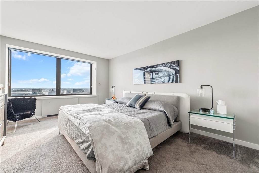 65 East India Row, Unit 26F Boston, MA 02110 - Photo 21 of 27 a bedroom with a bed and a large window