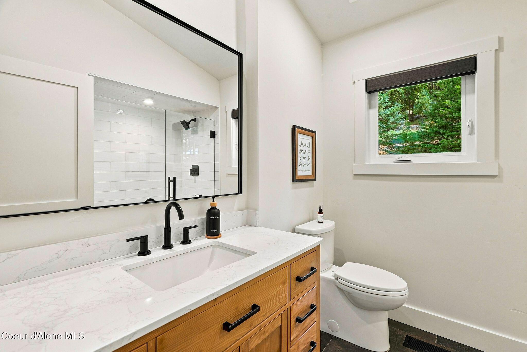 7285 East Henry Point Road Hayden, ID 83835 - Photo 29 of 52 Ensuite 2 Bathroom