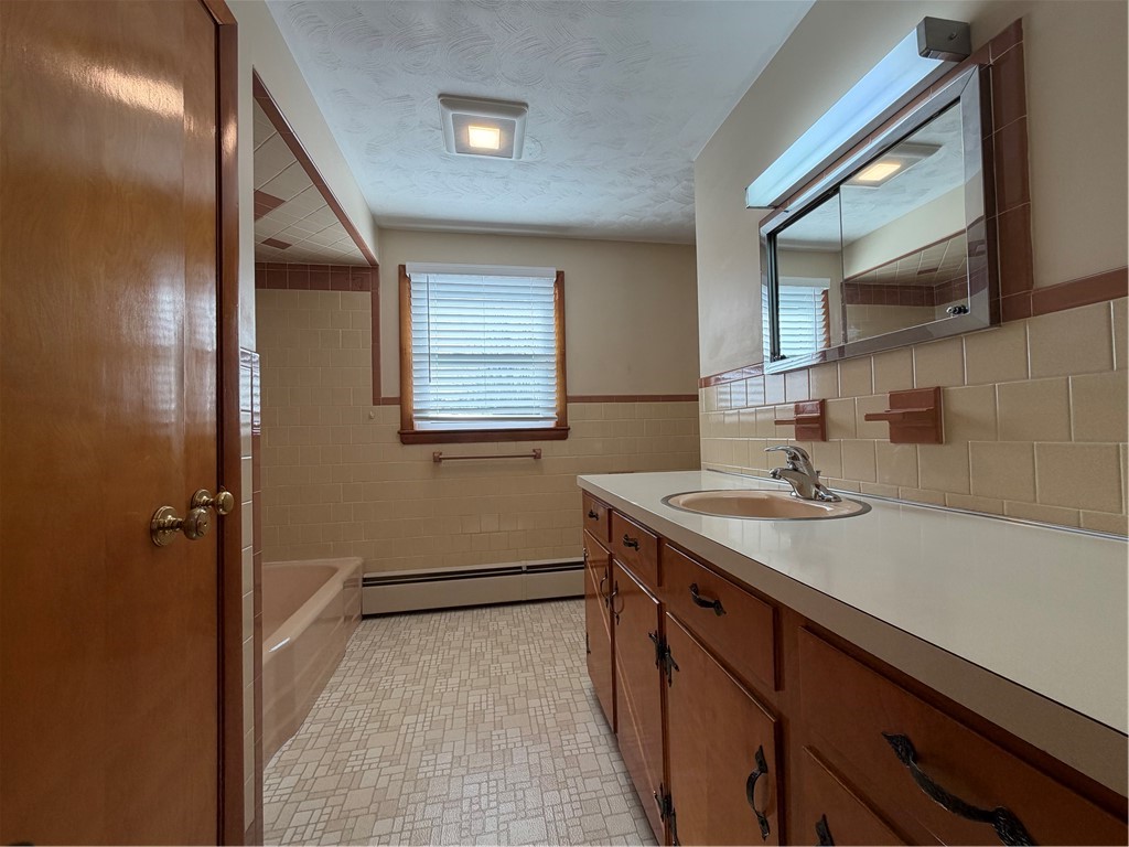 175 Gervais Street Coventry, RI 02816 - Photo 14 of 25 Bathroom