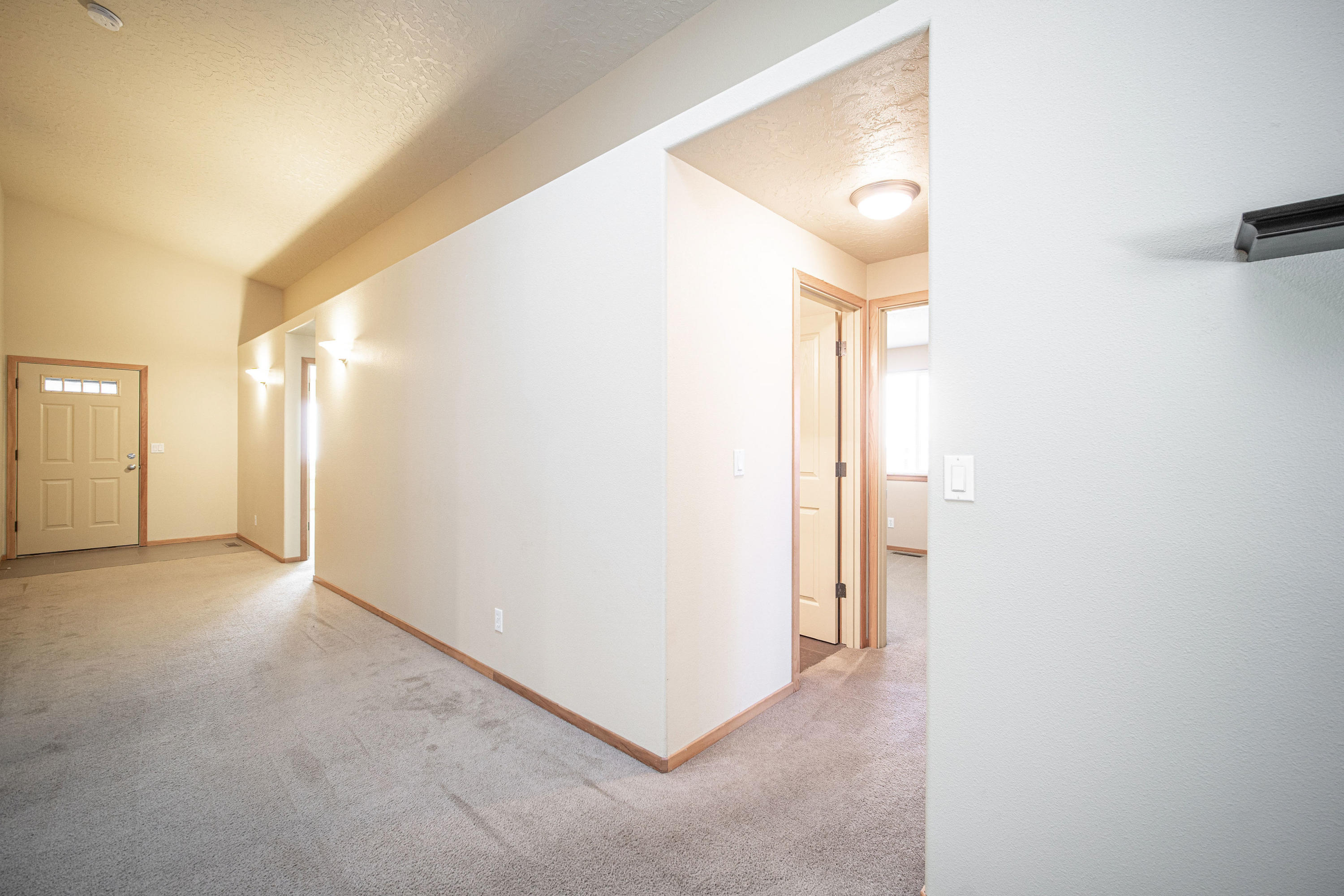 20585 Prospector Loop Bend, OR 97702 - Photo 13 of 21 Hall Wall