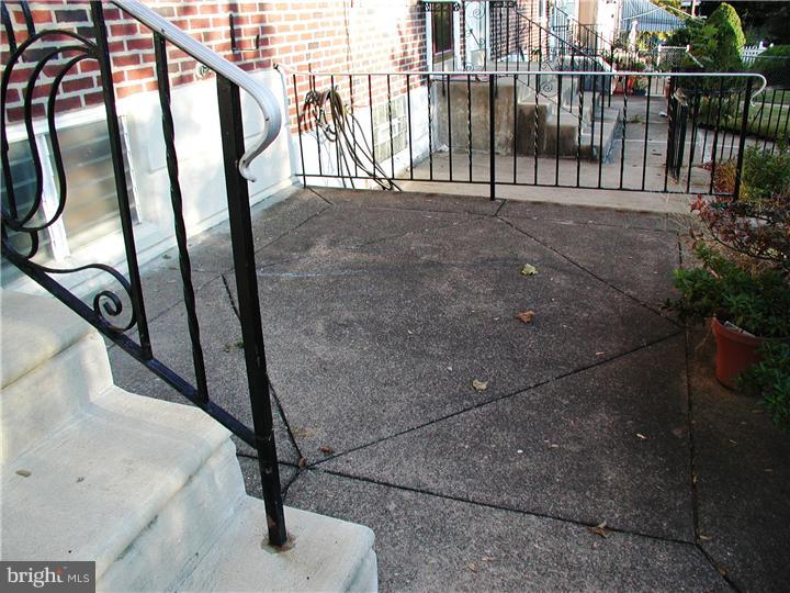 1617 Farrington Road Philadelphia, PA 19151 - Photo 2 of 20 Patio