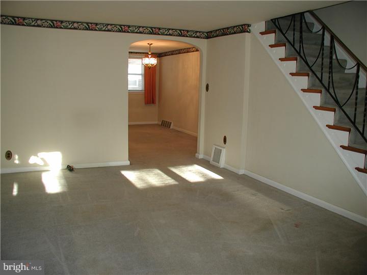 1617 Farrington Road Philadelphia, PA 19151 - Photo 3 of 20 Living Room