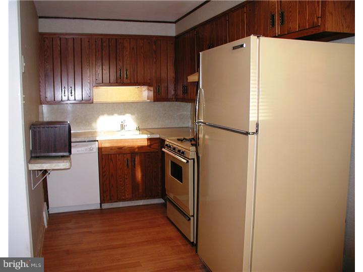 1617 Farrington Road Philadelphia, PA 19151 - Photo 7 of 20 Kitchen